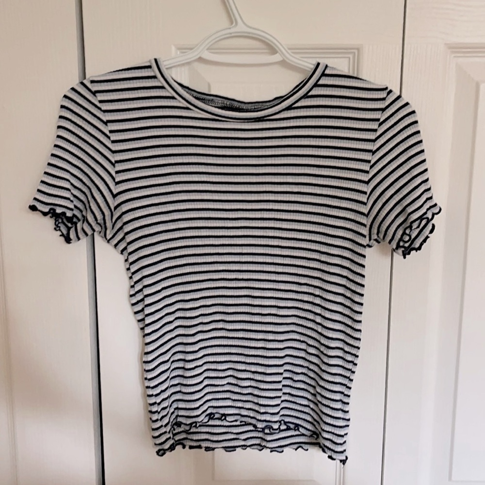 Short sleeve lettuce edge tee from American Eagle